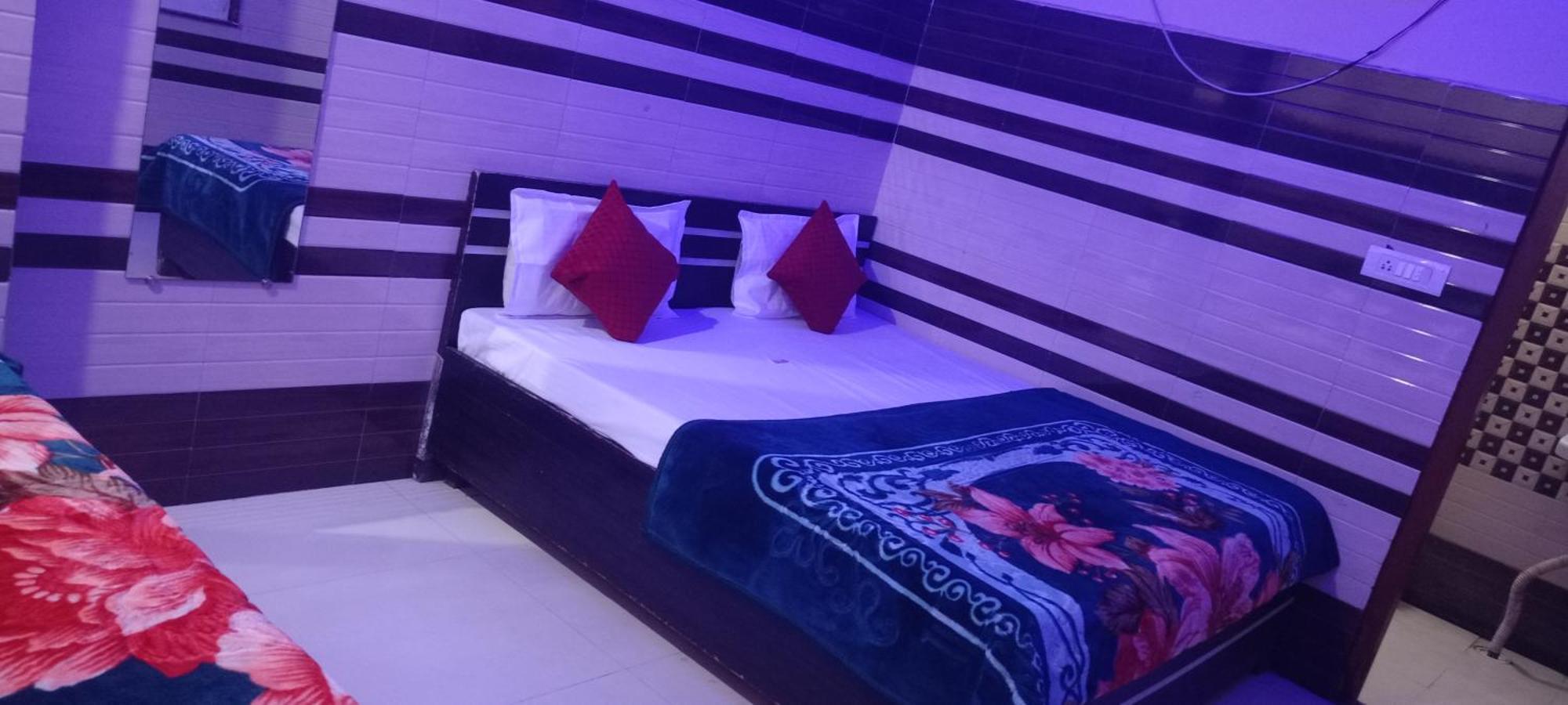 New Gayatri Palace Near Prem Mandir Vrindavan Luaran gambar